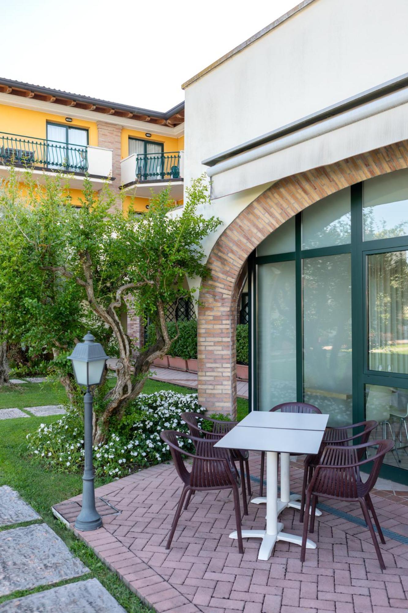 Le Terrazze Sul Lago Hotel & Residence Padenghe sul Garda Ngoại thất bức ảnh