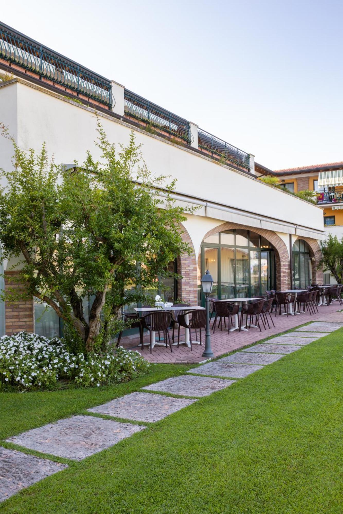 Le Terrazze Sul Lago Hotel & Residence Padenghe sul Garda Ngoại thất bức ảnh
