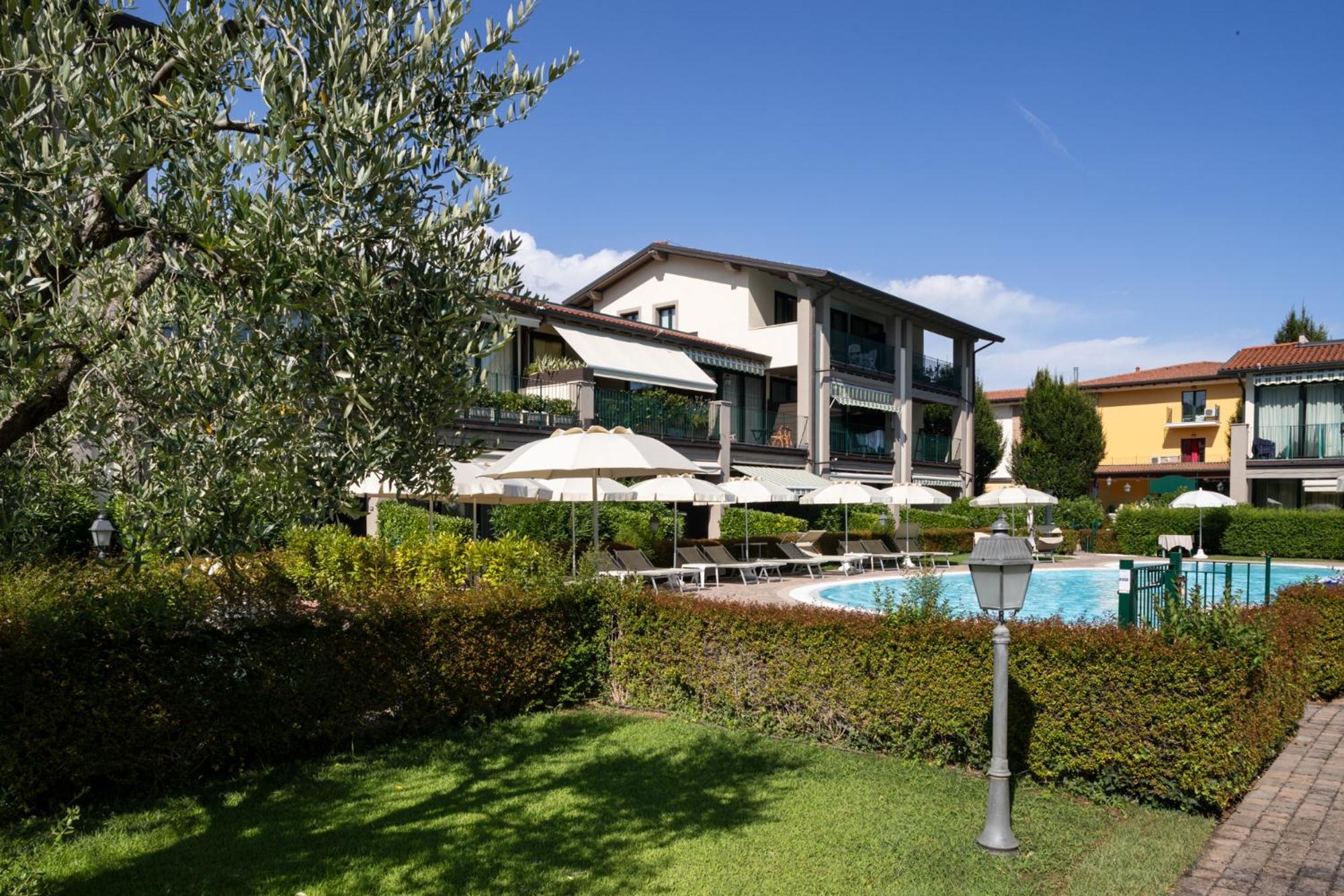 Le Terrazze Sul Lago Hotel & Residence Padenghe sul Garda Ngoại thất bức ảnh